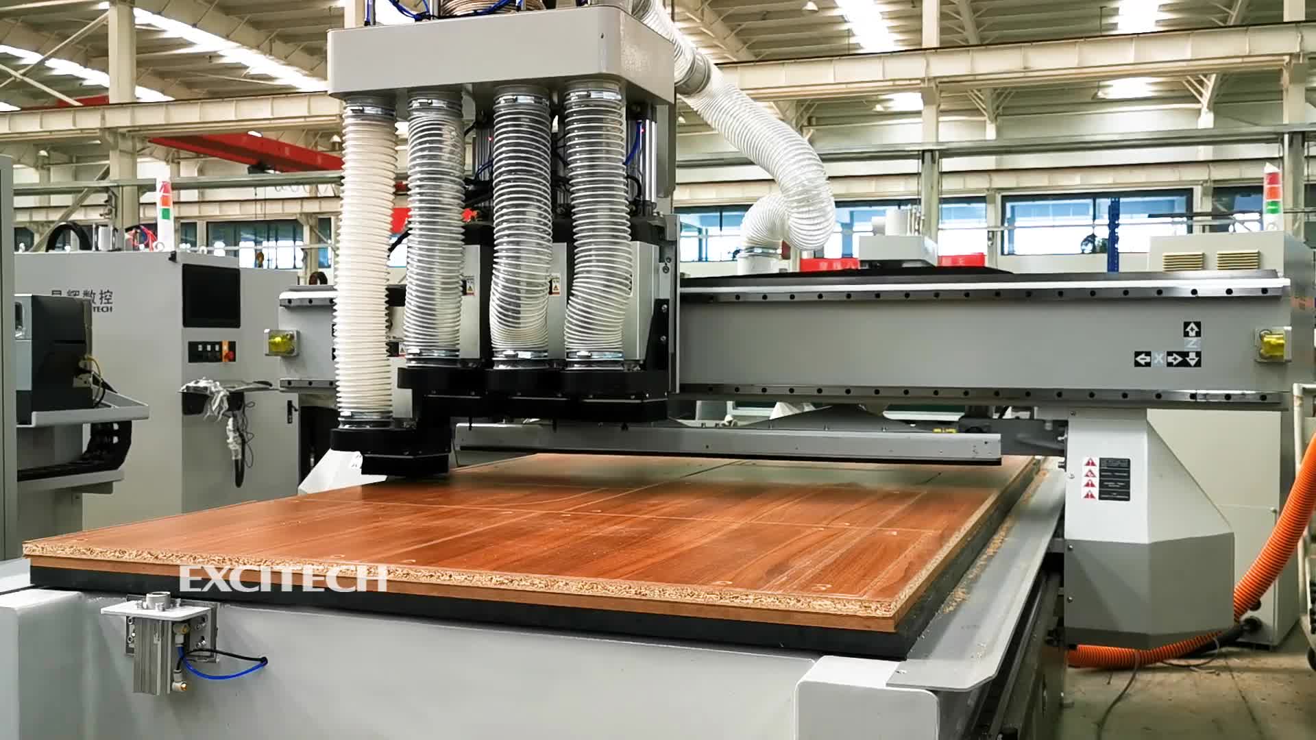 Extitech четырехголовный рабочий центр CNC Machine